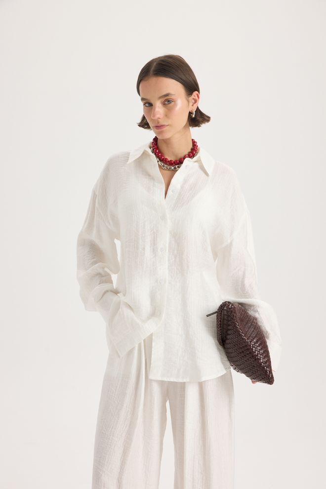 Mai Collection Biała Casualowa Koszula Oversize Z Karbowanym Dekoltem Hurtowa sprzedaż odzieży Skromny