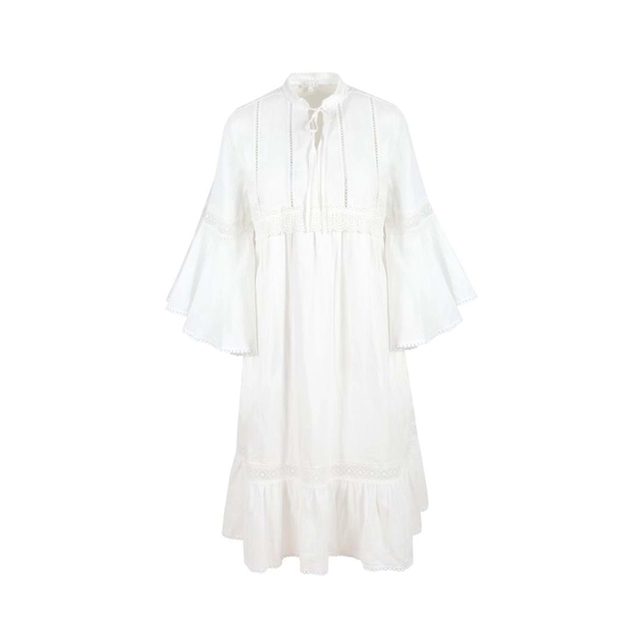 Bir model, Mare Style toptan giyim markasının 23346 - Guipure Detailed Pure Organic Cotton Midi Dress - White toptan Elbise ürününü sergiliyor.