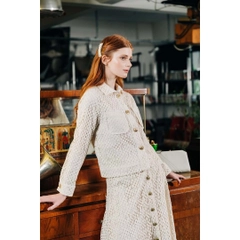 Ένα μοντέλο χονδρικής πώλησης ρούχων φοράει 23350 - Tweed Classic Jacket - Beige, τούρκικο Μπουφάν χονδρικής πώλησης από Mare Style