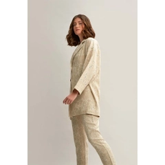 Ein Bekleidungsmodell aus dem Großhandel trägt 23357 - Comfortable Cut Buttoned Linen Embroidered Jacket, türkischer Großhandel Jacke von Mare Style