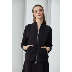 Una modella di abbigliamento all'ingrosso indossa 23372 - Zippered Brode Detailed Sweatshirt - Black, vendita all'ingrosso turca di Felpa di Mare Style