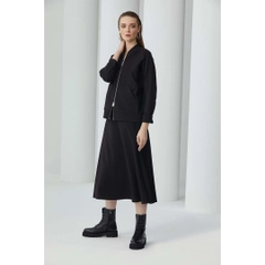 Una modelo de ropa al por mayor lleva 23372 - Zippered Brode Detailed Sweatshirt - Black, Sudadera turco al por mayor de Mare Style