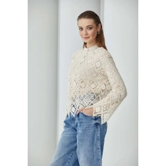 Ένα μοντέλο χονδρικής πώλησης ρούχων φοράει 23376 - Kimono Sleeve Pure Cotton Embroidered Blouse - Beige, τούρκικο Μπλούζα χονδρικής πώλησης από Mare Style