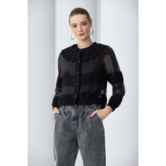 Bir model, Mare Style toptan giyim markasının 23379 - Handmade Collar Organza Jacket - Black toptan Ceket ürününü sergiliyor.