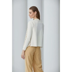 Een kledingmodel uit de groothandel draagt 23384 - Patterned Brode Knitwear Cardigan - Beige, Turkse groothandel Vest van Mare Style
