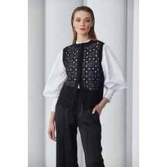 Модел на дрехи на едро носи 23385 - Brode Detailed Knitwear Vest - Black, турски едро Жилетка на Mare Style