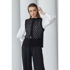 Un mannequin de vêtements en gros porte 23385 - Brode Detailed Knitwear Vest - Black, Veste en gros de Mare Style en provenance de Turquie