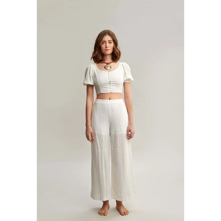 A wholesale clothing model wears 33193 - High Waist Wide Leg Cotton White Brode Trousers - White, Turkish wholesale Pants of Mare Style