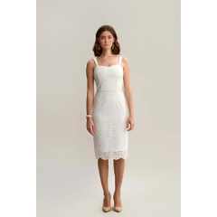 Bir model, Mare Style toptan giyim markasının 33194 - Strapless Slim Fit Pure Cotton White Brode Dress - White toptan Elbise ürününü sergiliyor.