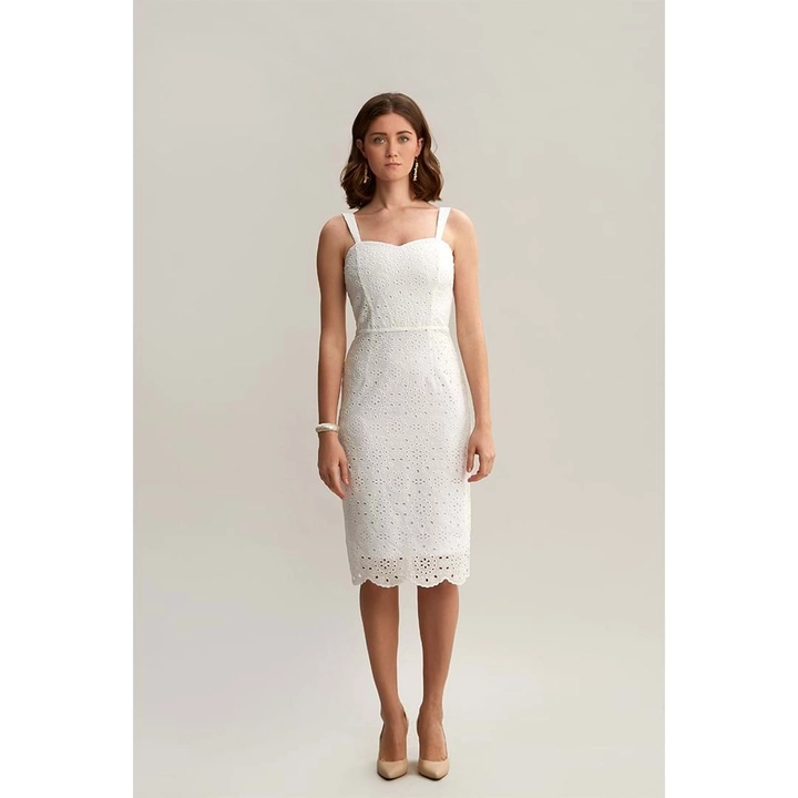 Een kledingmodel uit de groothandel draagt 33194 - Strapless Slim Fit Pure Cotton White Brode Dress - White, Turkse groothandel Jurk van Mare Style