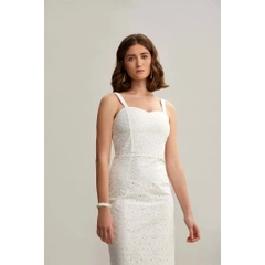 Veleprodajni model oblačil nosi 33194 - Strapless Slim Fit Pure Cotton White Brode Dress - White, turška veleprodaja Obleka od Mare Style
