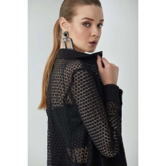 Ein Bekleidungsmodell aus dem Großhandel trägt 33196 - Comfortable Cut Transparent Sleeve Embroidered Shirt - Black, türkischer Großhandel Hemd von Mare Style