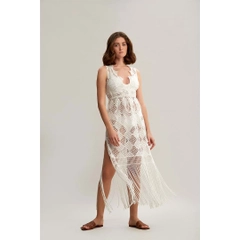 Ein Bekleidungsmodell aus dem Großhandel trägt 33203 - V Neck Tassel Detailed Embroidered Beach Dress - White, türkischer Großhandel Kleid von Mare Style