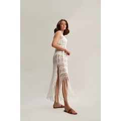 Ένα μοντέλο χονδρικής πώλησης ρούχων φοράει 33203 - V Neck Tassel Detailed Embroidered Beach Dress - White, τούρκικο Φόρεμα χονδρικής πώλησης από Mare Style