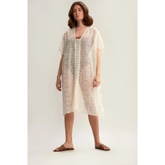 Un mannequin de vêtements en gros porte 33205 - Guipure Detailed Off-White Embroidered Beach Dress - Ecru, Robe en gros de Mare Style en provenance de Turquie