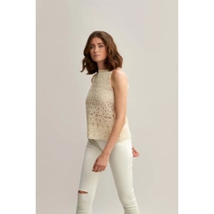 Veleprodajni model oblačil nosi 33208 - Sleeveless Patterned Cotton Embroidered Blouse, turška veleprodaja Bluza od Mare Style