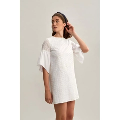 Een kledingmodel uit de groothandel draagt 33209 - Trumpet Sleeve Cotton Mini Embroidery Dress - White, Turkse groothandel Jurk van Mare Style