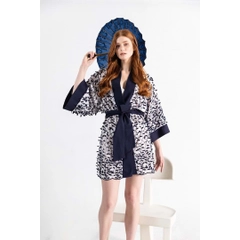 Bir model, Mare Style toptan giyim markasının 33214 - Navy Blue White Patterned Kimono toptan Ceket ürününü sergiliyor.