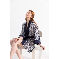 Una modelo de ropa al por mayor lleva 33214 - Navy Blue White Patterned Kimono, Chaqueta turco al por mayor de Mare Style