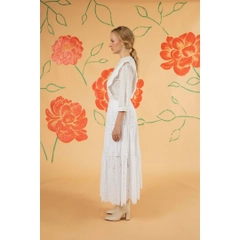 Una modelo de ropa al por mayor lleva 33218 - Patterned Pure Cotton Pleated Long Embroidery Skirt - White, Falda turco al por mayor de Mare Style