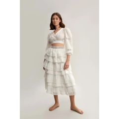 Bir model, Mare Style toptan giyim markasının 33220 - Ruffled Layered Pure Cotton Long Embroidered Skirt - White toptan Etek ürününü sergiliyor.