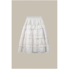Bir model, Mare Style toptan giyim markasının 33220 - Ruffled Layered Pure Cotton Long Embroidered Skirt - White toptan Etek ürününü sergiliyor.