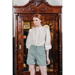 Bir model, Mare Style toptan giyim markasının 33228 - Pure Cotton Patterned Shorts - Green toptan Şort ürününü sergiliyor.