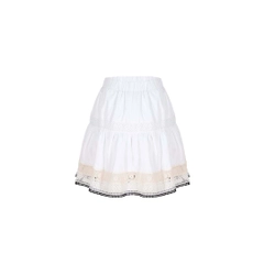 A wholesale clothing model wears 33235 - Lace Detailed Organic Cotton Embroidered Short Skirt - White, Turkish wholesale Skirt of Mare Style