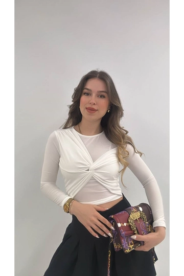 Ένα μοντέλο χονδρικής πώλησης ρούχων φοράει  Μπροστινή Ντραπέ Αμμώδης Μπλούζα
, τούρκικο Μπλούζα χονδρικής πώλησης από Maxi Modena