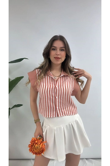 Hurtowa modelka nosi  Lniana Bluzka Koszulowa Bez Rękawów W Paski
, turecka hurtownia Koszula firmy Maxi Modena