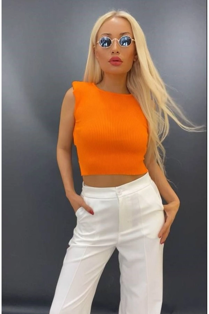 A wholesale clothing model wears max10895-backless-crew-neck-zero-sleeve-women's-knitwear-blouse, Turkish wholesale Blouse of Maxi Modena