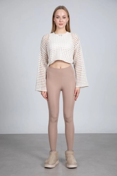 A wholesale clothing model wears max10903-crew-neck-openwork-crop-sweater, Turkish wholesale Sweater of Maxi Modena