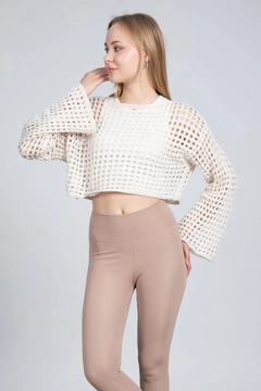 A wholesale clothing model wears max10903-crew-neck-openwork-crop-sweater, Turkish wholesale Sweater of Maxi Modena
