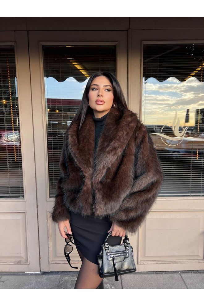 Maxi Modena Καφέ Κομψό Γούνινο Σακάκι Με Γιακά Με Εγκοπή Χονδρικό εμπόριο ενδυμάτων Σοδειά