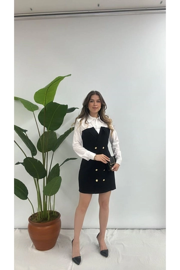 Ένα μοντέλο χονδρικής πώλησης ρούχων φοράει  Φόρεμα Gabardine Με Γαρνιτούρα Από Ποπλίνα
, τούρκικο Φόρεμα χονδρικής πώλησης από Maxi Modena