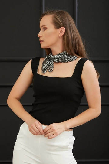 A wholesale clothing model wears  Square Neck Knitwear Athlete Blouse
, Turkish wholesale Undershirt of Maxi Modena
