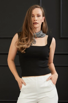 A wholesale clothing model wears max10884-square-neck-knitwear-athlete-blouse, Turkish wholesale Undershirt of Maxi Modena