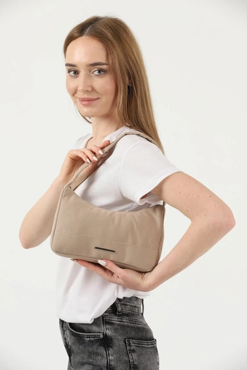 A wholesale clothing model wears  Canvas Fabric Daily Baguette Hand And Shoulder Bag With Single Zipper Compartment
, Turkish wholesale Bag of Mina Fashion