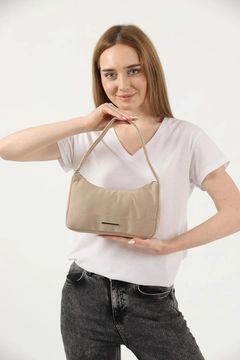 A wholesale clothing model wears mna10404-canvas-fabric-daily-baguette-hand-and-shoulder-bag-with-single-zipper-compartment, Turkish wholesale Bag of Mina Fashion