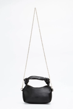 A wholesale clothing model wears mna10661-original-soft-leather-hand-and-shoulder-bag-with-knot-detail-and-chain-strap, Turkish wholesale Bag of Mina Fashion