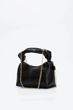 A wholesale clothing model wears mna10661-original-soft-leather-hand-and-shoulder-bag-with-knot-detail-and-chain-strap, Turkish wholesale Bag of Mina Fashion