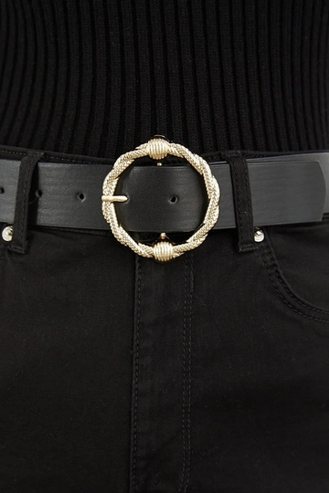 A wholesale clothing model wears  Black Belt
, Turkish wholesale Belt of Mina Fashion