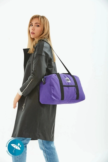 A wholesale clothing model wears  Waterproof Travel Fitness And Sports Bag With Front Pocket Detail And Adjustable Strap
, Turkish wholesale Bag of Mina Fashion