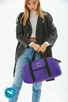 A wholesale clothing model wears mna10700-waterproof-travel-fitness-and-sports-bag-with-front-pocket-detail-and-adjustable-strap, Turkish wholesale Bag of Mina Fashion