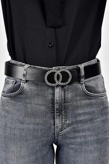 A wholesale clothing model wears  Black-silver Double Buckle Belt
, Turkish wholesale Belt of Mina Fashion