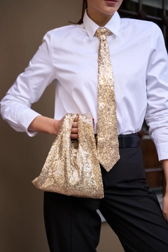 A wholesale clothing model wears mna10858-layla-sequined-clutch-bag-gold, Turkish wholesale Bag of Mina Fashion