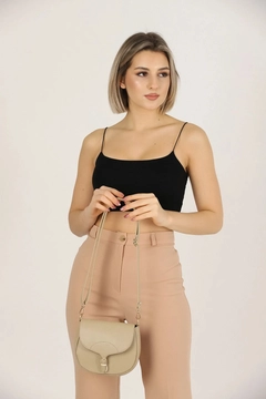 A wholesale clothing model wears mna10869-simple-and-stylish-snap-closure-crossbody-shoulder-bag-with-adjustable-strap, Turkish wholesale Bag of Mina Fashion