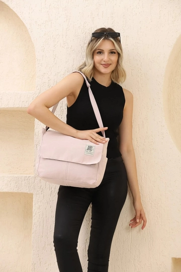 A wholesale clothing model wears  Postman Model 5 Compartment Adjustable Strap Daily Unisex Arm And Shoulder Bag
, Turkish wholesale Bag of Mina Fashion