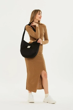A wholesale clothing model wears mna10065-casual-model-canvas-fabric-daily-shoulder-bag-with-adjustable-fastening-strap, Turkish wholesale Bag of Mina Fashion