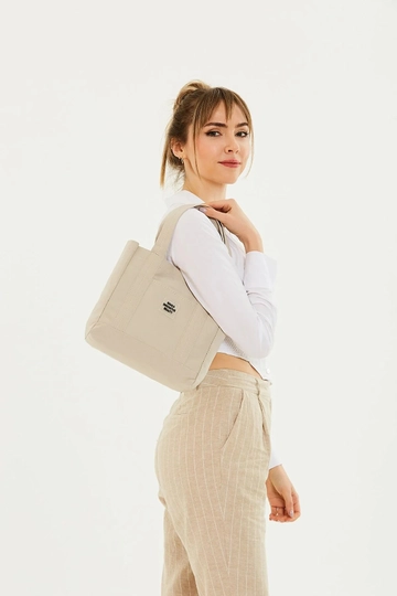A wholesale clothing model wears  Canvas Fabric Daily Shoulder Bag With Snap Closure And 2 Compartments Front Pocket Detail
, Turkish wholesale  of Mina Fashion